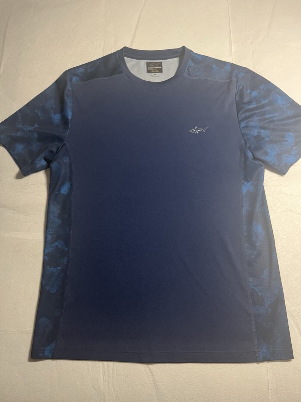 Greg Norman for Tasso Elba Mens M Blue Camo Performance Golf Shirt Crew Neck